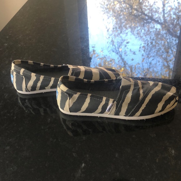 Brand new no box toms 5.5 - Picture 4 of 6